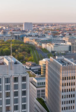 Berlin akşam havadan Cityscape, Almanya.