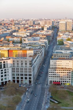 Berlin akşam havadan Cityscape, Almanya.