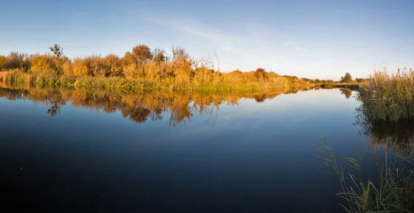 Río Ros panorama de otoño, Ucrania —  Fotos de Stock