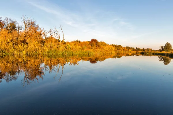 Fluss ros Herbst in der Ukraine — Stockfoto