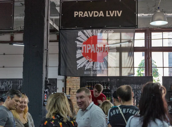 Kiev Art Zavod Platforma'da Kiev Bira Festivali, Ukrayna. — Stok fotoğraf