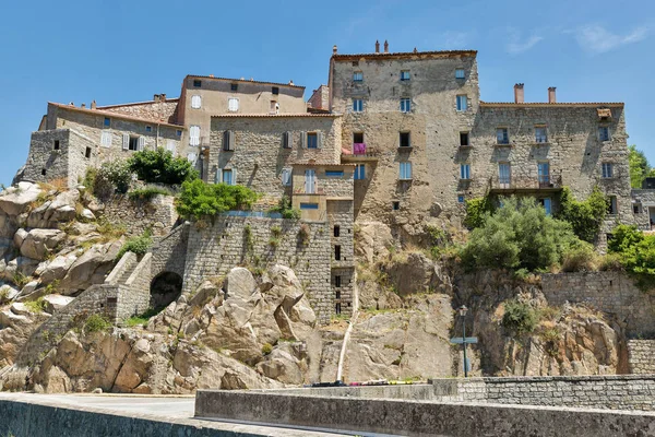 Borgo medievale in cima alla collina Sartene in Corsica, Francia . — Foto Stock