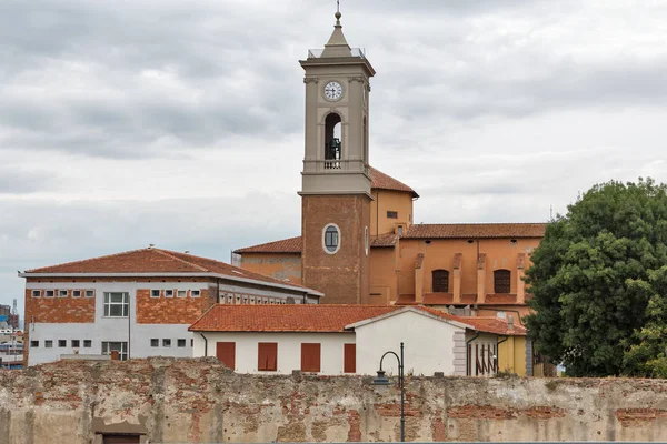 San Ferdinando-kyrkan i Livorno, Italien — Stockfoto