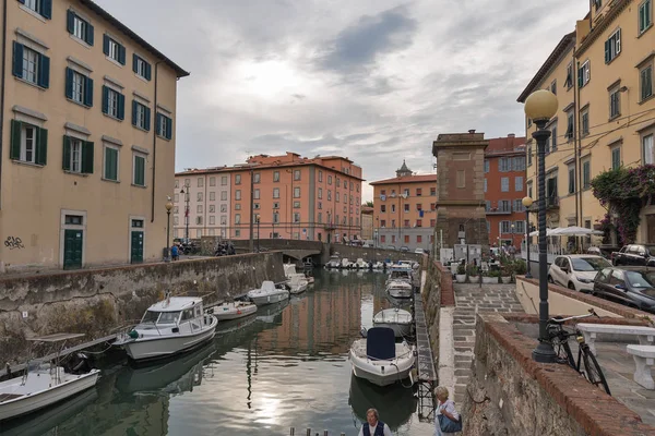 Városkép csatornával Livorno, Olaszország — Stock Fotó