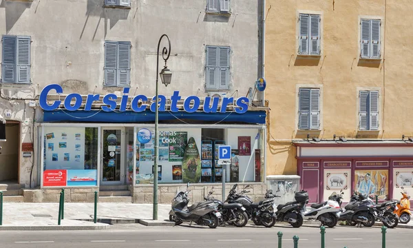 Corsicatours épület külseje Ajaccio, Korzika-sziget, Franciaország. — Stock Fotó
