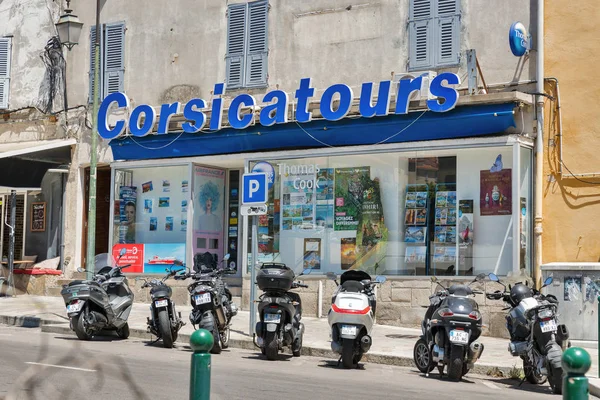 Edificio Corsicatours esterno a Ajaccio, Corsica, Francia . — Foto Stock