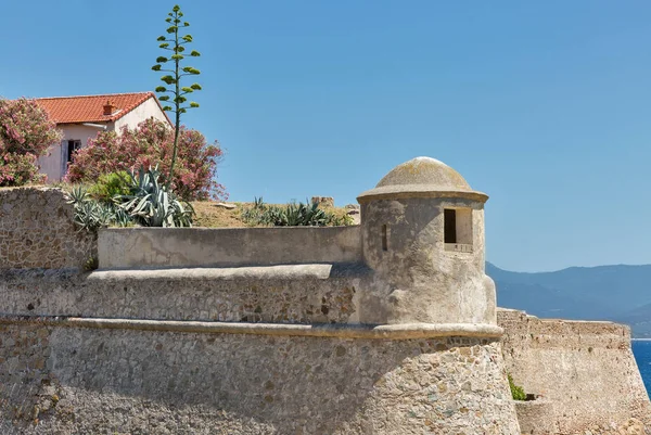 Fortaleza Miollis na praia do mar em Ajaccio, Córsega, França . — Fotografia de Stock