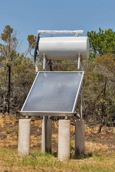 Solsystem för uppvärmning av vatten — Stockfoto