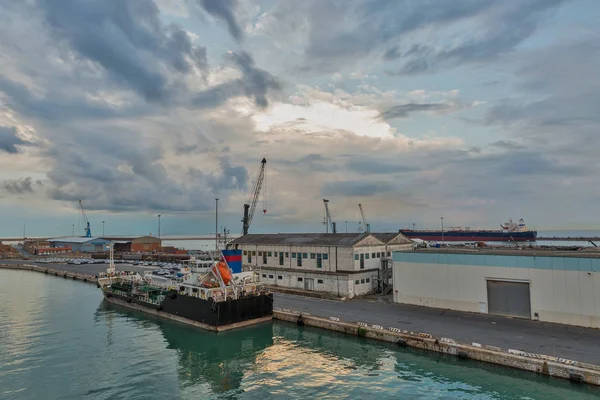 Livorno industrial port at dawn, Italy. — Stock Photo, Image