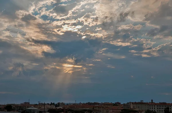 Dramatic sky over Livorno, Italy. HDR. — Stock Photo, Image