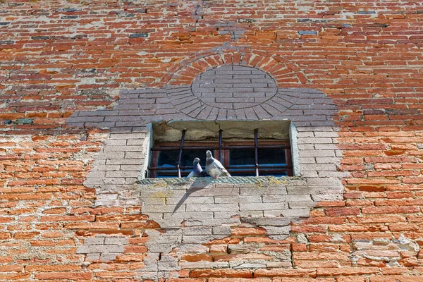 İtalya, Montopoli 'de yıkılan duvarın şapeli.. — Stok fotoğraf