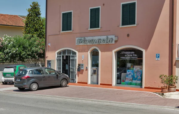 Farmácia de Salvadori em Montopoli em Val d 'Arno, Toscana, Itália . — Fotografia de Stock