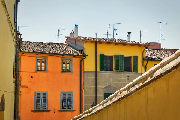 Montopoli in Val d 'Arno ancient architecture. Тоскана, Итаки . — стоковое фото