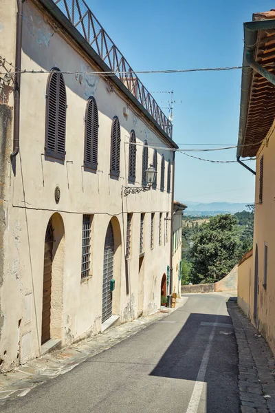 Montopoli in Val d'Arno stretta architettura di strada. Toscana, Itaky . — Foto Stock