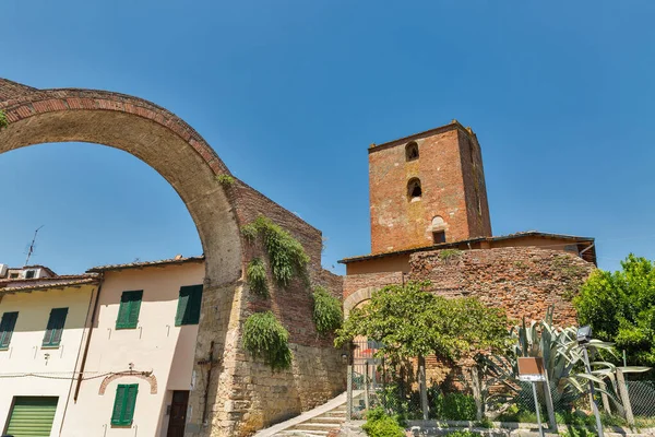 Montopoli na arquitetura Val d 'Arno. Toscana, Itaky . — Fotografia de Stock