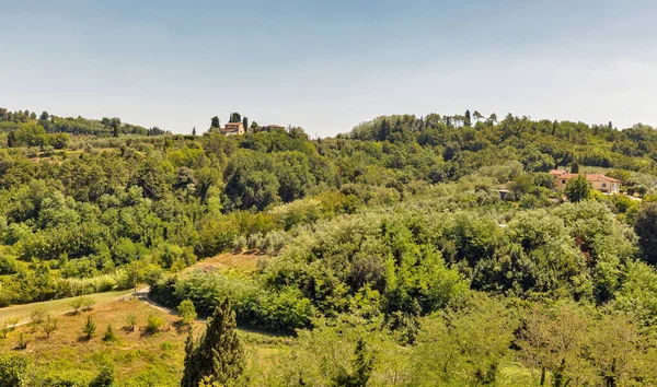 Pohled z hradu Montopoli. Toskánsko, Itálie. — Stock fotografie