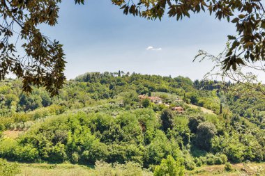 Montopoli kalesinden görüntü. Toskana, İtalya.