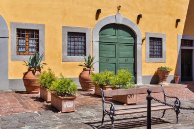 Montopoli eski mimarisi. Toskana, İtalya.