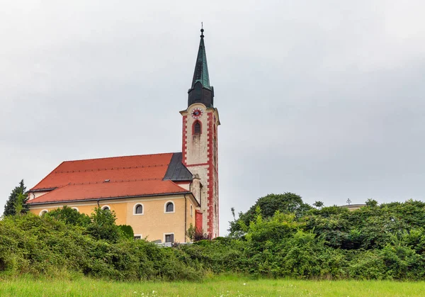 Iglesia parroquial de San Pedro cerca de Maribor, Eslovenia . — Foto de Stock