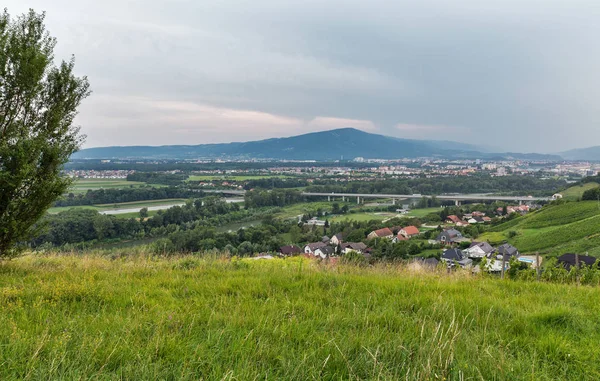 Paisagem de verão com paisagem urbana de Maribor, Eslovênia . — Fotografia de Stock