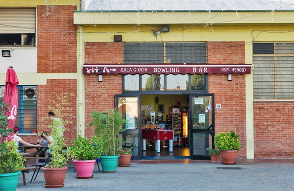 Sala Giochi bowlingbar på landet i San Romano, Toscana, Italien. — Stockfoto