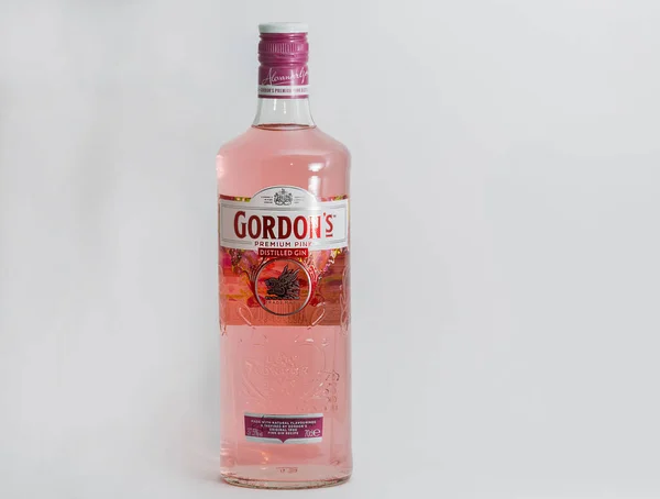 Kyiv Ucraina Giugno 2020 Gordons Bottiglia Gin Rosa Premium Primo — Foto Stock