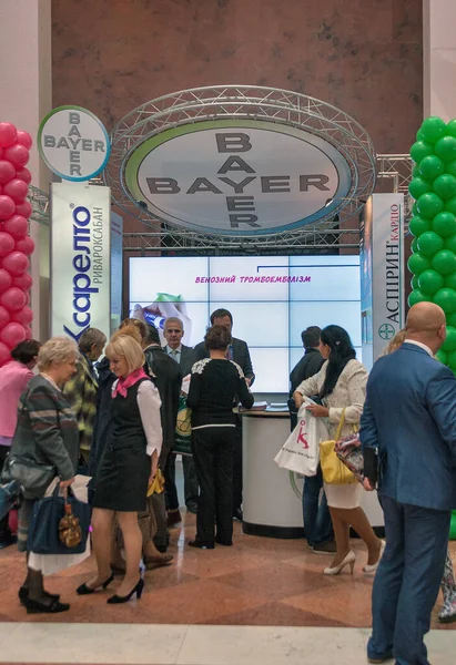 Kyiv Ukraine September 2014 People Visit Bayer German Pharmaceutical Company — Stock Photo, Image