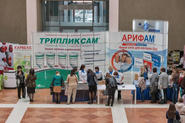 Kyiv Ucrania Septiembre 2014 Gente Visita Stand Compañía Farmacéutica Francesa — Foto de Stock