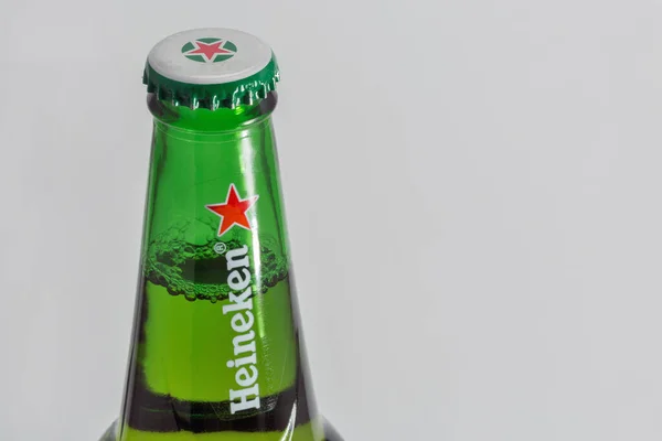 Kyiv Ukraine Juin 2020 Heineken Bouteille Bière Lager Col Gros — Photo