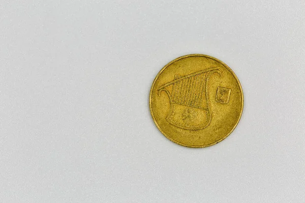 Современные Израильские Монеты Половина Шекеля Используется Крупным Планом Белом Фоне — стоковое фото