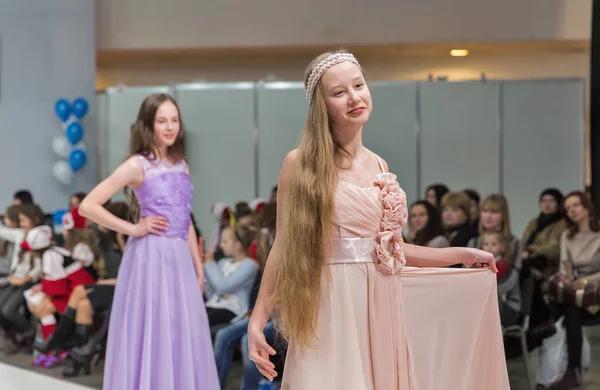 Kyiv Ukraine Ruari 2018 Mode Unga Flickor Tonåring Vackra Modeller — Stockfoto