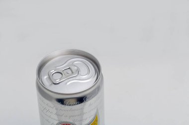 KYIV, UKRAINE - 31 Aralık 2019: Schweppes Bitter Lemon Schweppes tüm dünyada satılan bir İsviçre meşrubat markasıdır..