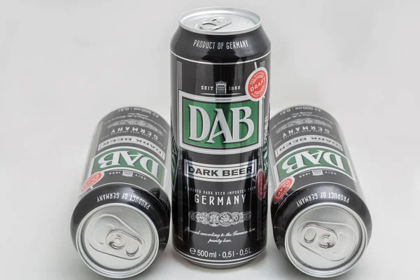 Quiiv Ucrânia Dezembro 2019 Dab Latas Cerveja Alemãs Escuras Fecham — Fotografia de Stock