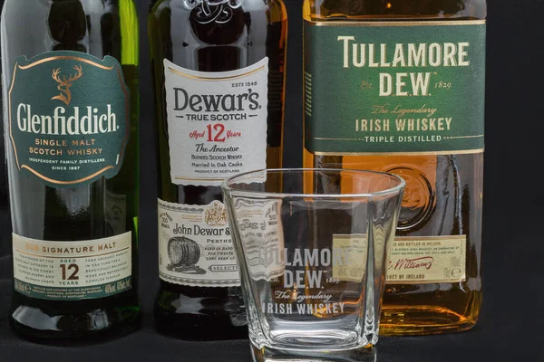 Kyiv Ukraine Sierpień 2019 Butelki Glenfiddich Dewars Tullamore Dew Szkockiej — Zdjęcie stockowe