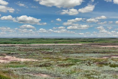 Karadeniz ile Sasyk ya da Ukrayna 'nın Prymorske kenti yakınlarındaki Kunduk Gölü arasındaki dramatik kumsal manzarası