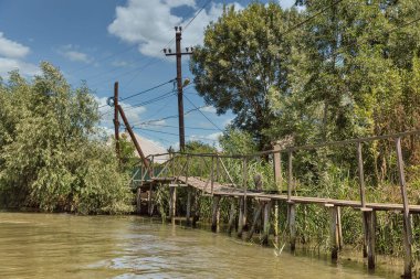 Vilkove, Ukrayna 'da tahta ayaklıklarda geleneksel ahşap kaldırımlar.