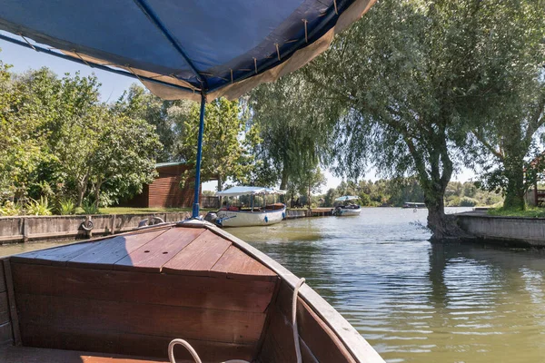 Vilkove Ukraine August 2020 Wooden Quay Moored Excursion Fishing Boats — Stock Photo, Image