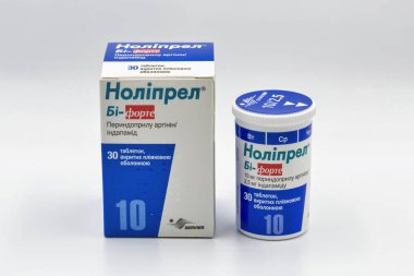 KYIV, UKRAINE - Temmuz 09, 2020: Antihipertansif ilaç Noliprel Bi-forte by Servier, original perindopril and indapamide. Servier uluslararası ilaç şirketi, Fransa 'daki merkez.