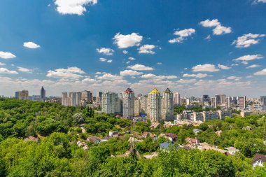 Kyiv Solomenka İlçe yazı şehir manzarası, Ukrayna. Yukarıdan görüntüle.