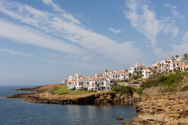 Harika manzaralı daireler Menorca, Balear Adaları, İspanya denizde