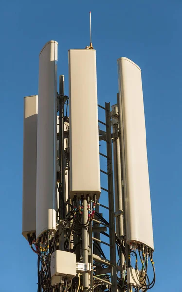 Gsm Antennes Bedrading Gebouw Dak — Stockfoto