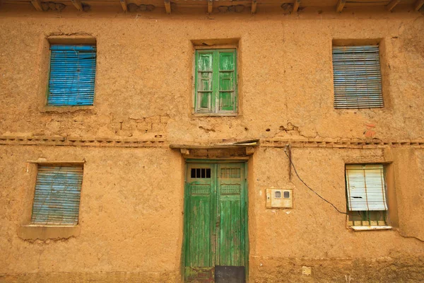 Voorgevel Van Adobe Huis Landelijk Dorpje Ruïnes Verlaten Gesloten — Stockfoto