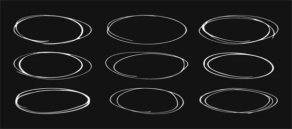 Ensemble de cercles dessinés à la main sur fond gris — Image vectorielle