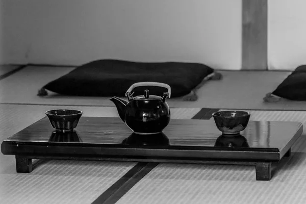 Japanese Tea in the clay pot over tatami — Stock Photo, Image