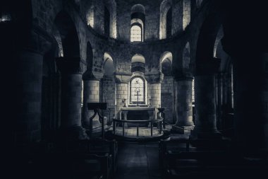 Londra, İngiltere, 10 Aralık 2018: Londra Kulesi'ndeki Beyaz Kule binasının içindeki Evangelist Aziz John Şapeli, Londra'da Thames Nehri kıyısındaki kraliyet sarayı ve kale, İngiltere