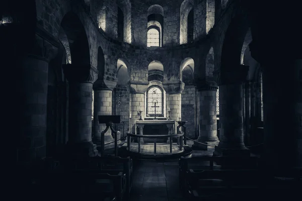 LONDRES, ENGLÂNDIA, 10 DE DEZEMBRO DE 2018: Capela de São João Evangelista no interior do edifício da Torre Branca na Torre de Londres, palácio real e castelo junto ao rio Tâmisa, em Londres, Inglaterra — Fotografia de Stock