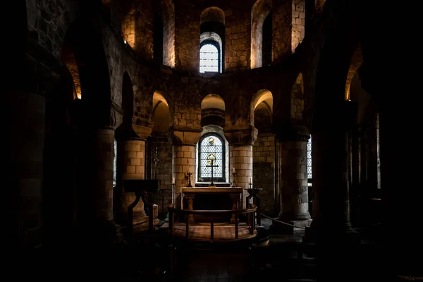 LONDRES, ENGLÂNDIA, 10 DE DEZEMBRO DE 2018: Capela de São João Evangelista no interior do edifício da Torre Branca na Torre de Londres, palácio real e castelo junto ao rio Tâmisa, em Londres, Inglaterra — Fotografia de Stock