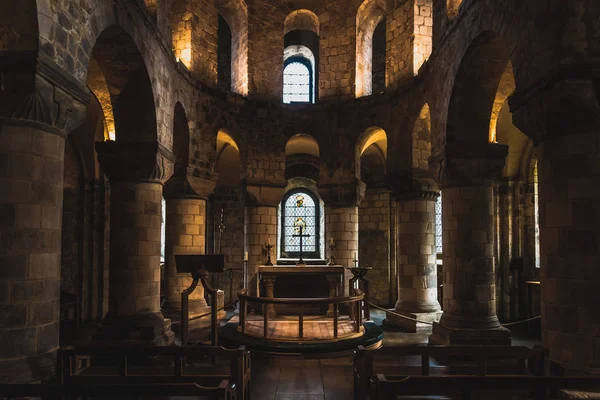 Londra, İngiltere, 10 Aralık 2018: Londra Kulesi'ndeki Beyaz Kule binasının içindeki Evangelist Aziz John Şapeli, Londra'da Thames Nehri kıyısındaki kraliyet sarayı ve kale, İngiltere — Stok fotoğraf