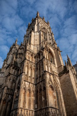 York, İngiltere, 12 Aralık 2018: muhteşem York Minster Katedrali, aşağıdan görülüyor