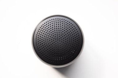 Beyaz arka plan üzerinde izole taşınabilir Bluetooth sözcü